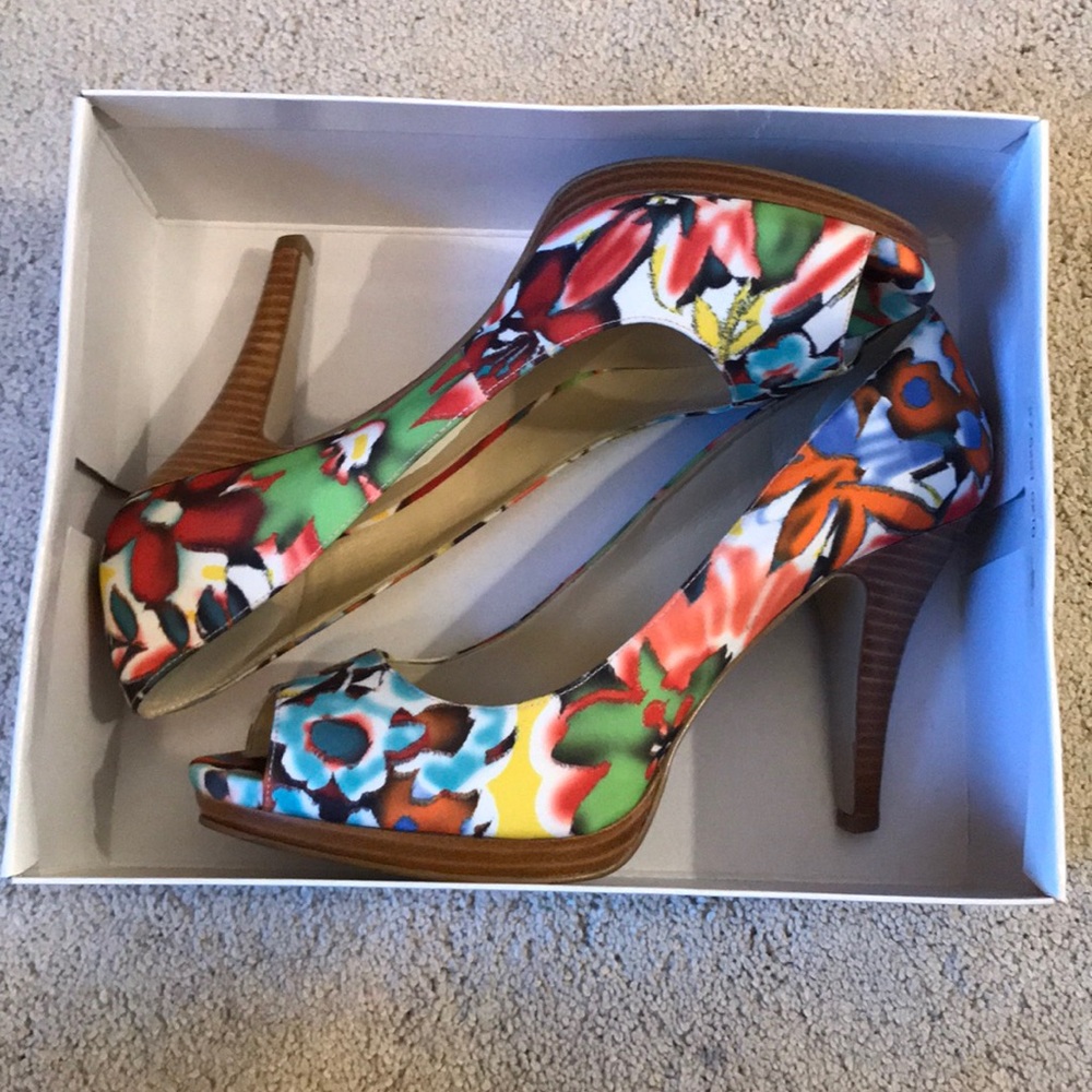 Heels - Picture 4 of 5